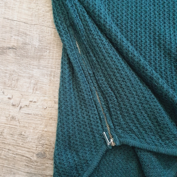 Hunter Green Cable Knit Tunic Sweater - Picture 6 of 9